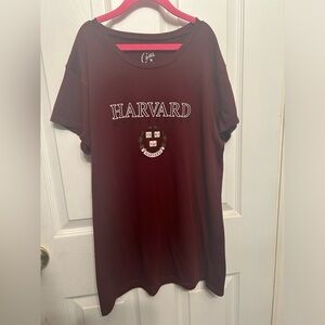 Maroon Harvard university shirt size medium